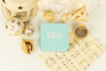 Egyszínű vitamin- és gyógyszeradagoló, türkiz, négyes kiosztású