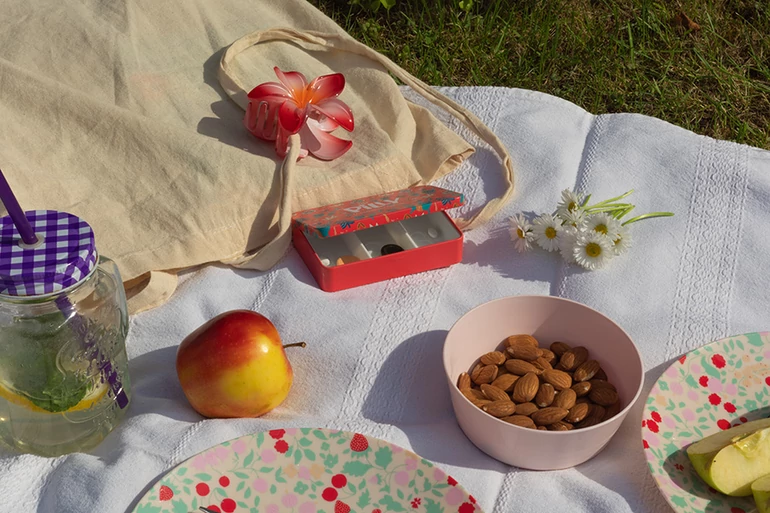 Mintás vitamin- és gyógyszeradagoló, skandi korall, hármas kiosztású